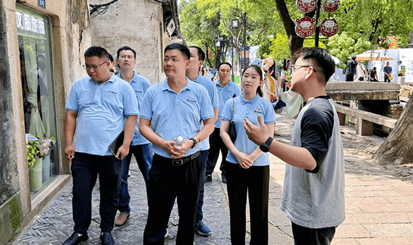 “重温嘱托再学习，奋勇争先走在前”